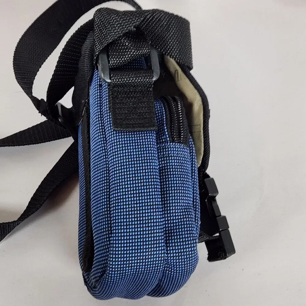 London‎ Fog Brand Medium Camera Bag. great Condition Black blue travel hiking